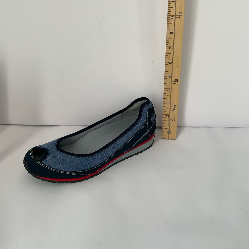Women’s Ahnu slip-on shoes - Picture 4 of 8